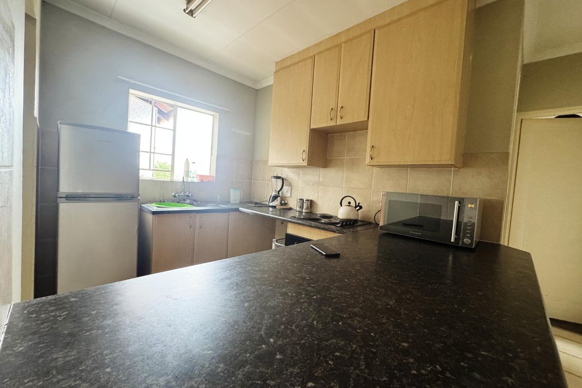 COMPLEX CONVENIENCE AT ITS BEST - Photo 4