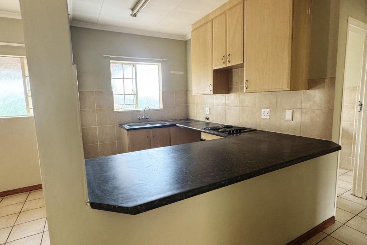 COMPLEX CONVENIENCE AT ITS BEST - Photo 5