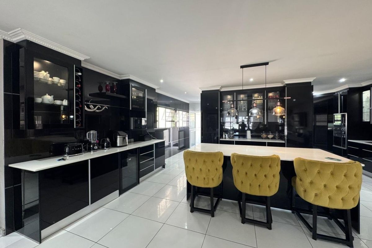 Attractive Family Home – Great Location & Strong Potential - Photo 5