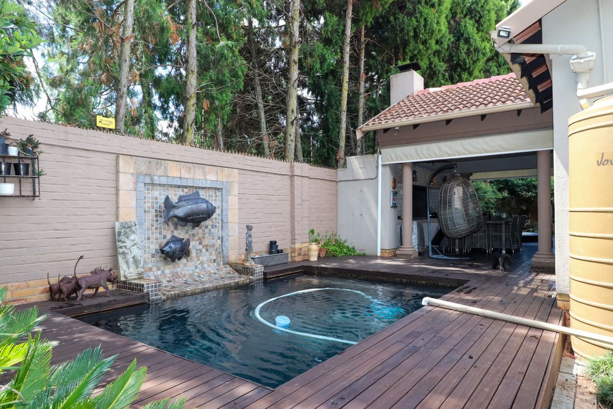 LUXURY FULL TITLE TOWNHOUSE WITH SPLASH POOL, JACUZZI & PATIO - Photo 3