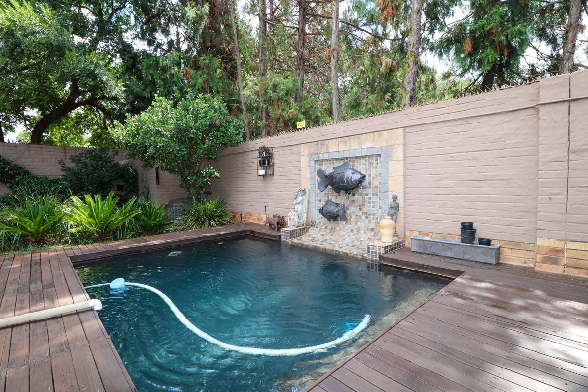 LUXURY FULL TITLE TOWNHOUSE WITH SPLASH POOL, JACUZZI & PATIO - Photo 4