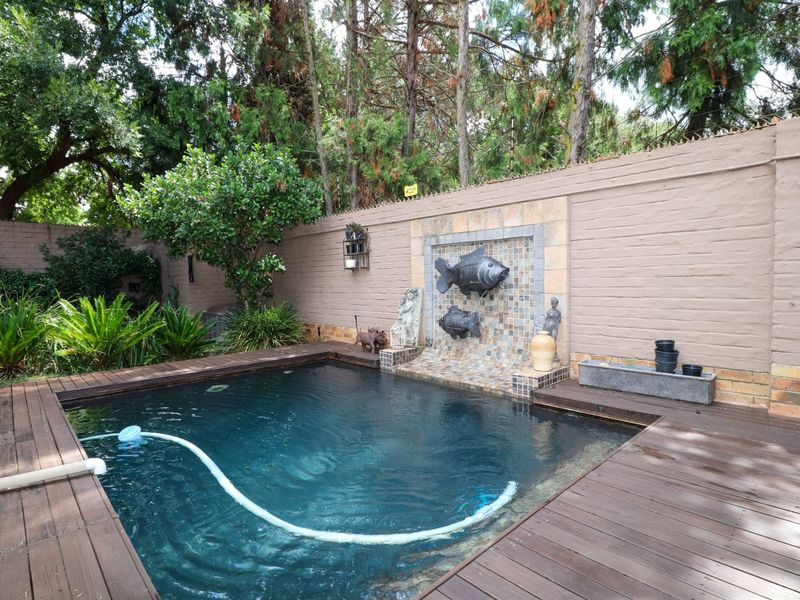 LUXURY FULL TITLE TOWNHOUSE WITH SPLASH POOL, JACUZZI & PATIO - Photo 4
