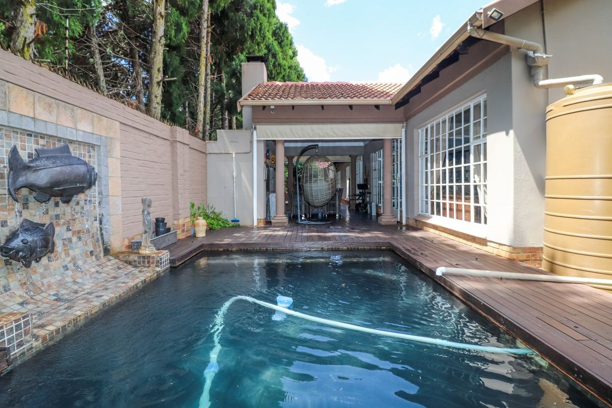 LUXURY FULL TITLE TOWNHOUSE WITH SPLASH POOL, JACUZZI & PATIO - Photo 5