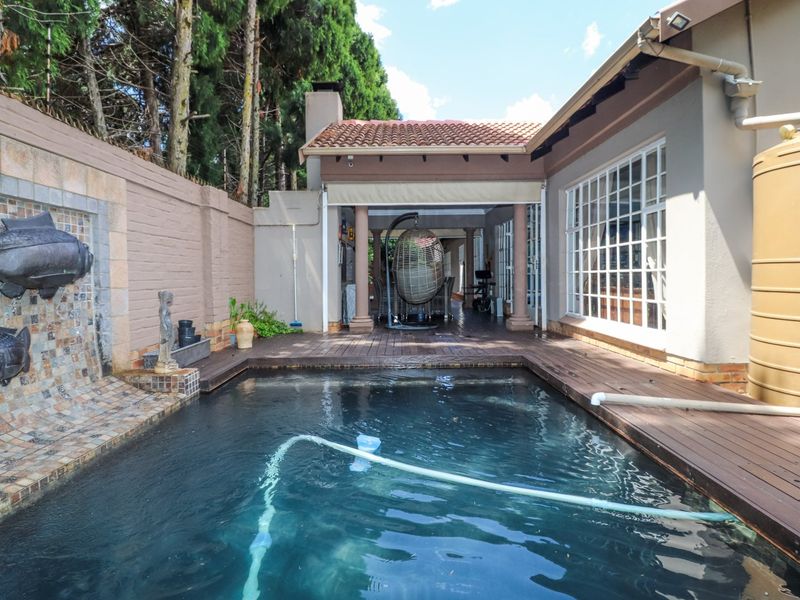 LUXURY FULL TITLE TOWNHOUSE WITH SPLASH POOL, JACUZZI & PATIO - Photo 5