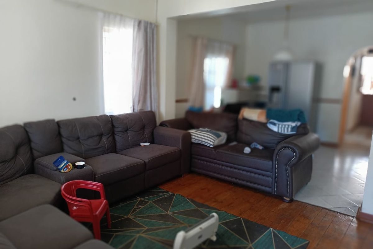 Charming & Private – Perfect Starter Home with Outdoor Perks - Photo 5