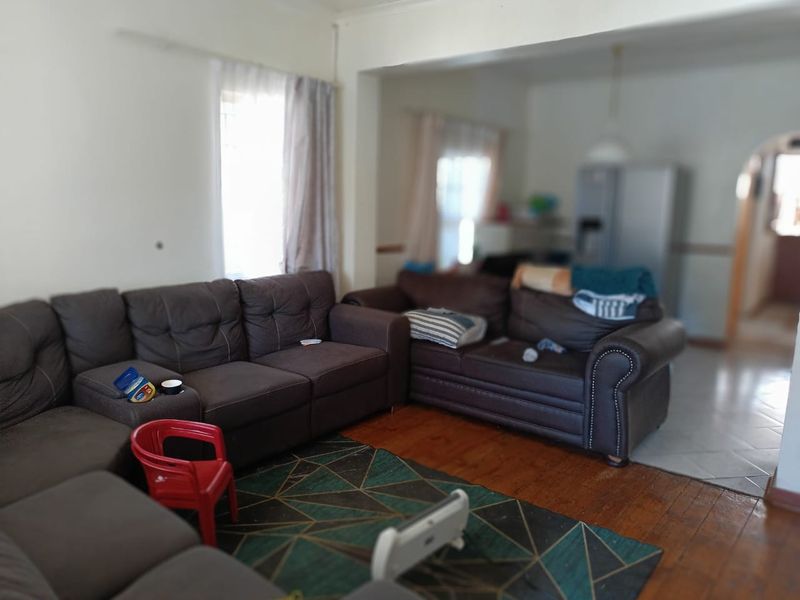 Charming & Private – Perfect Starter Home with Outdoor Perks - Photo 5