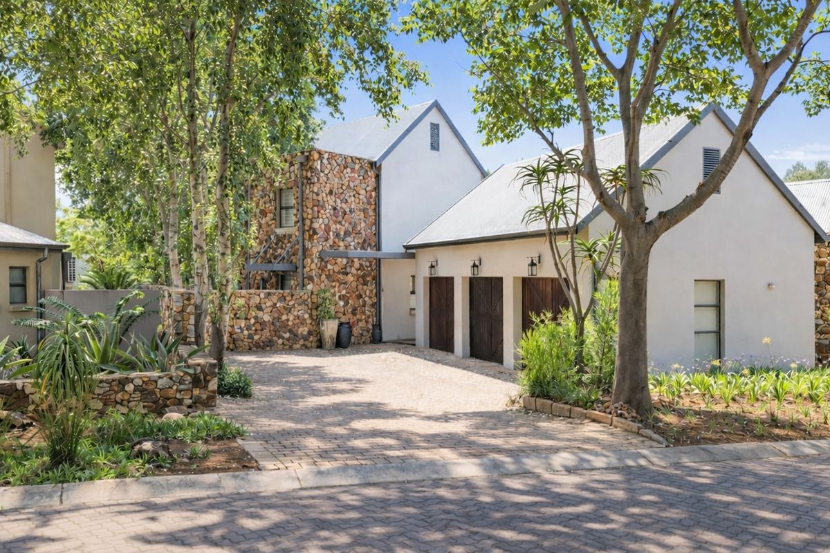 IMMACULENT FAMILY HOME IN ONE OF SOUTHDOWNS ESTATE MOST SOUGHT-AFTER STREETS - Photo 4