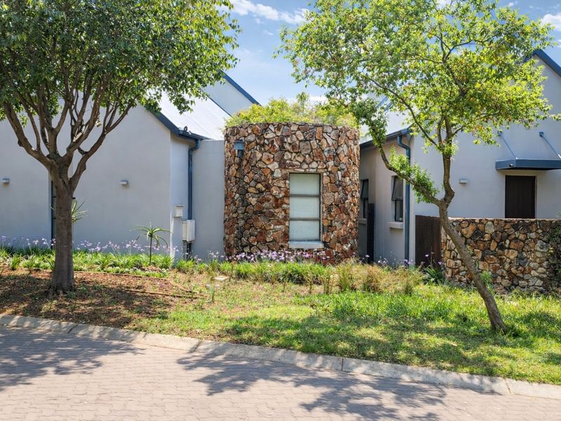 IMMACULENT FAMILY HOME IN ONE OF SOUTHDOWNS ESTATE MOST SOUGHT-AFTER STREETS - Photo 2