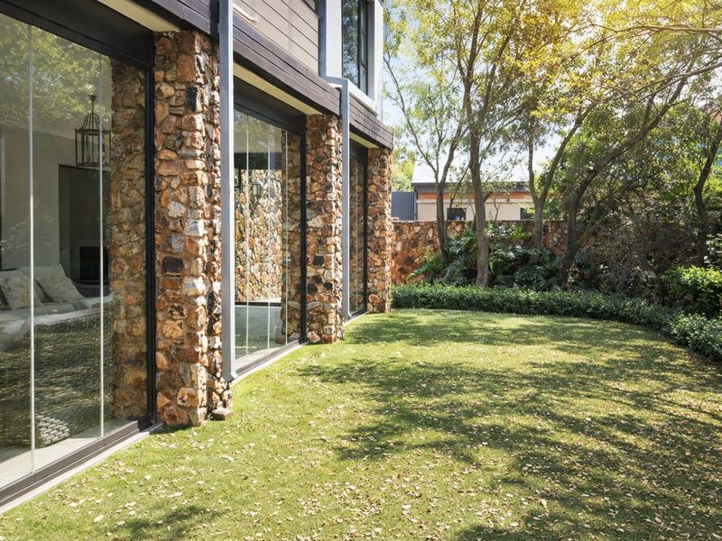 IMMACULENT FAMILY HOME IN ONE OF SOUTHDOWNS ESTATE MOST SOUGHT-AFTER STREETS - Photo 10
