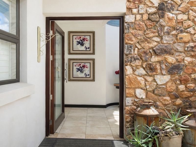 IMMACULENT FAMILY HOME IN ONE OF SOUTHDOWNS ESTATE MOST SOUGHT-AFTER STREETS - Photo 7