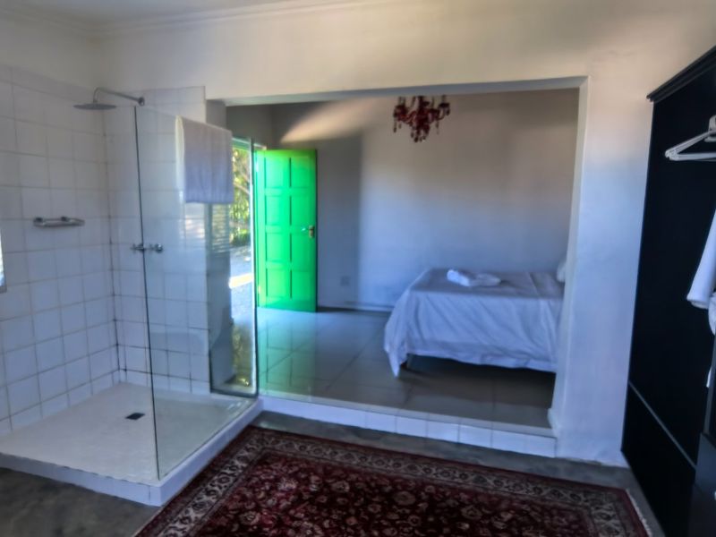 Beautifully renovated with 7 on suite bedrooms  - Photo 9