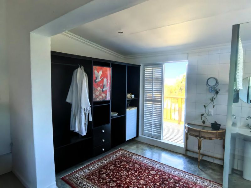 Beautifully renovated with 7 on suite bedrooms  - Photo 8