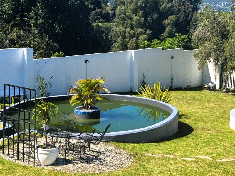 Beautifully renovated with 7 on suite bedrooms  - Photo 8