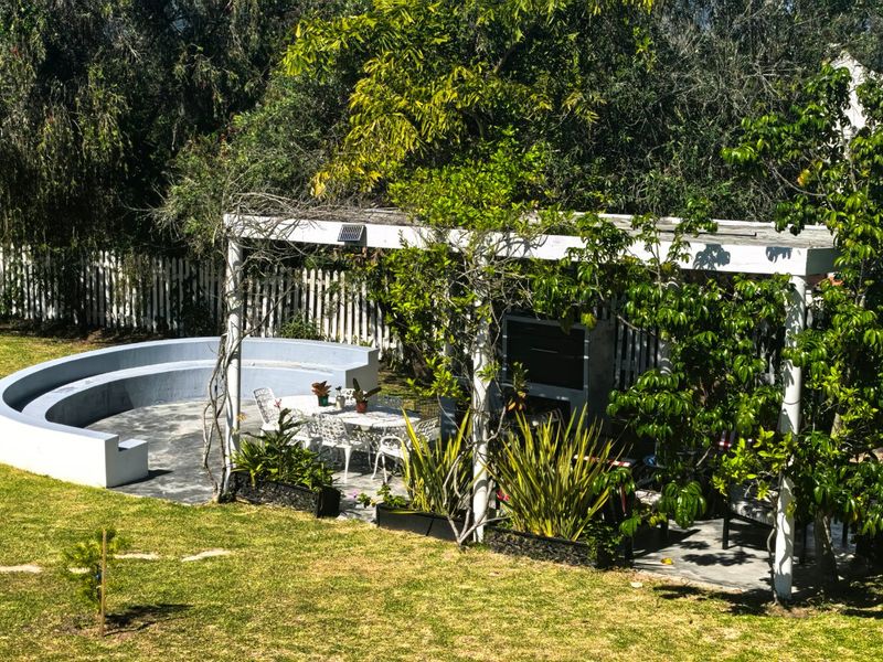 Beautifully renovated with 7 on suite bedrooms  - Photo 7