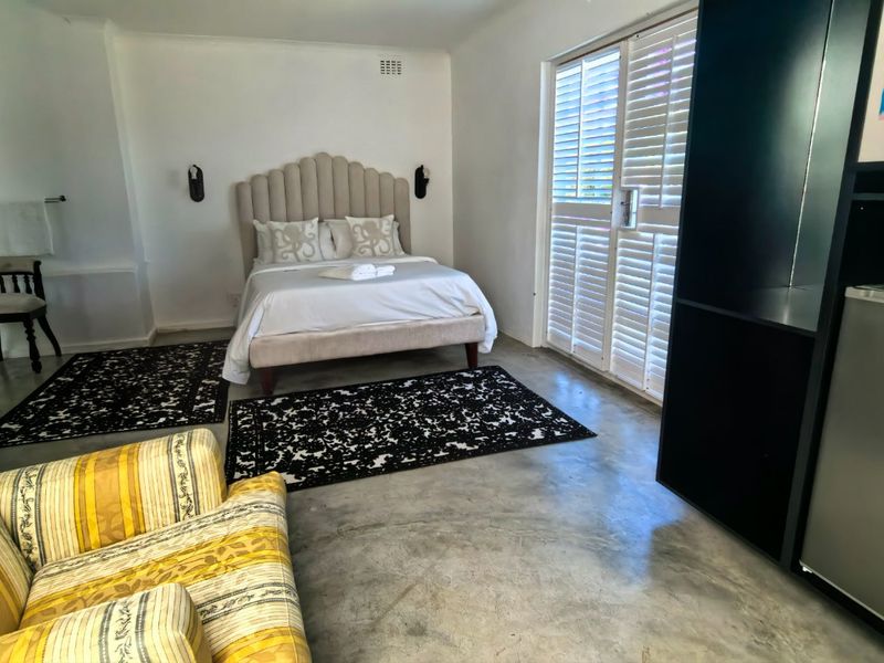 Beautifully renovated with 7 on suite bedrooms  - Photo 10