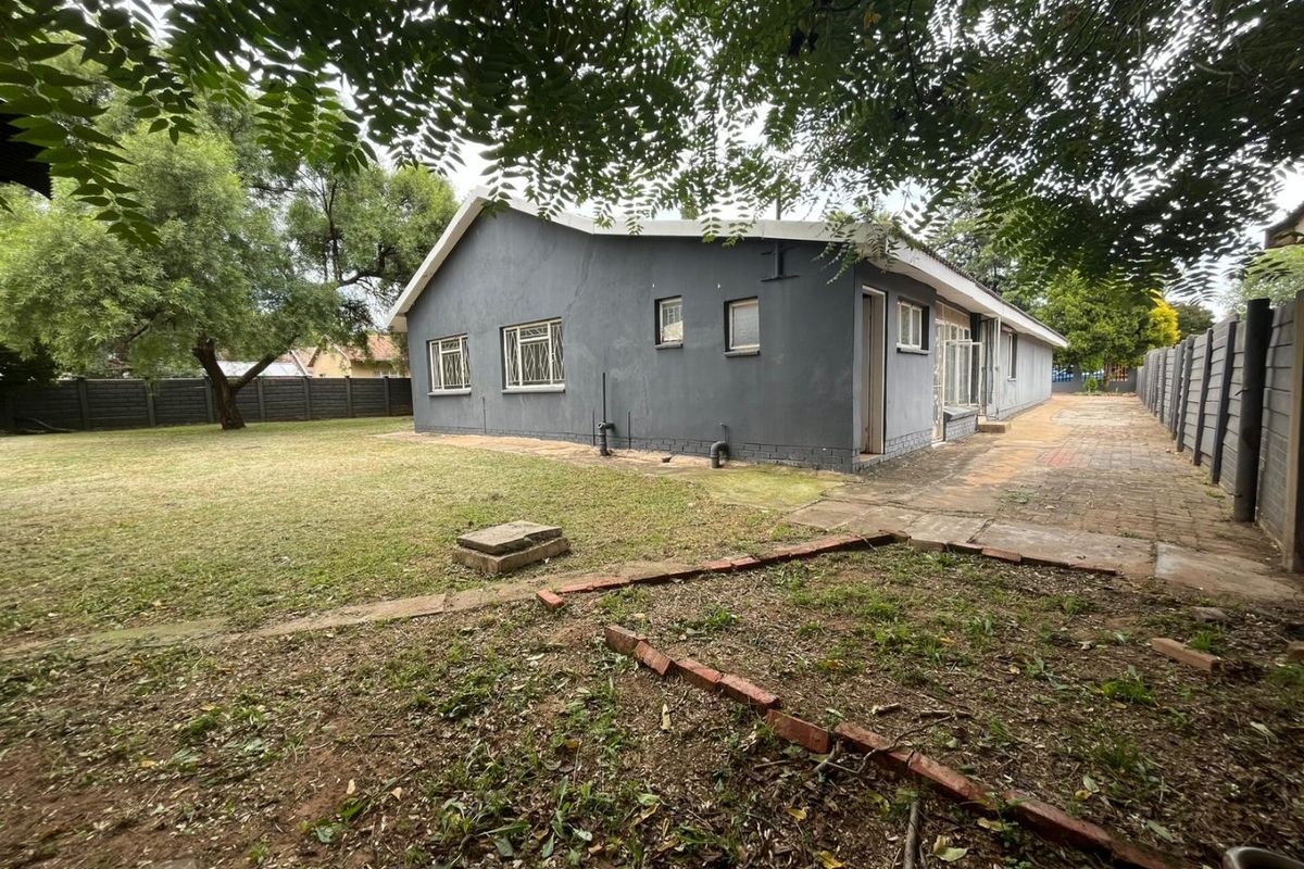 4 Bedroom House for Sale in Stilfontein Ext 4 - Photo 5
