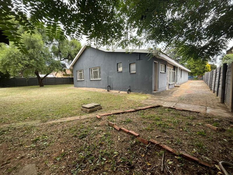 4 Bedroom House for Sale in Stilfontein Ext 4 - Photo 5