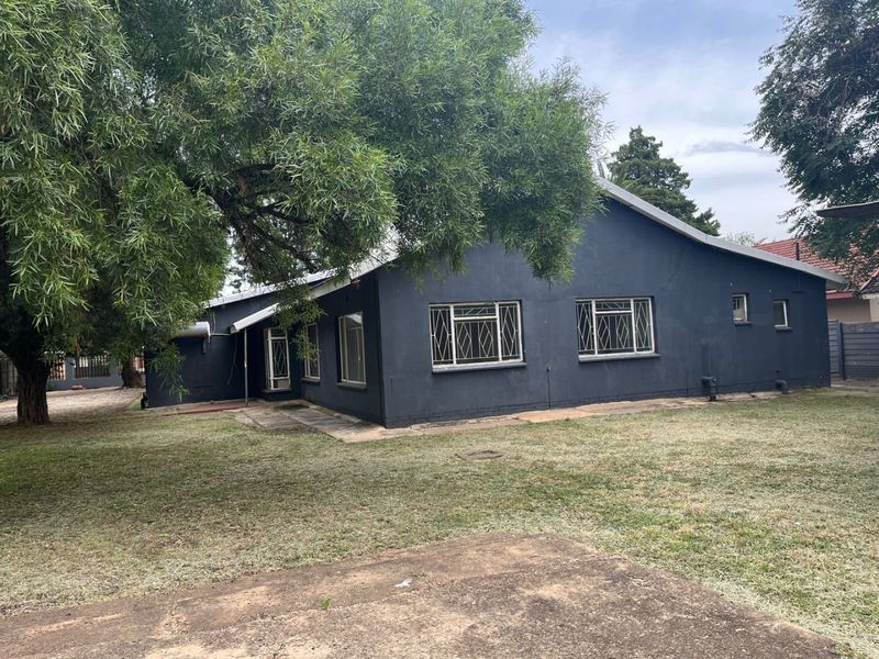 4 Bedroom House for Sale in Stilfontein Ext 4 - Photo 8