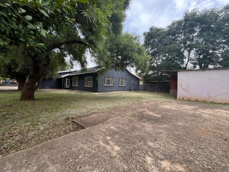 4 Bedroom House for Sale in Stilfontein Ext 4 - Photo 7