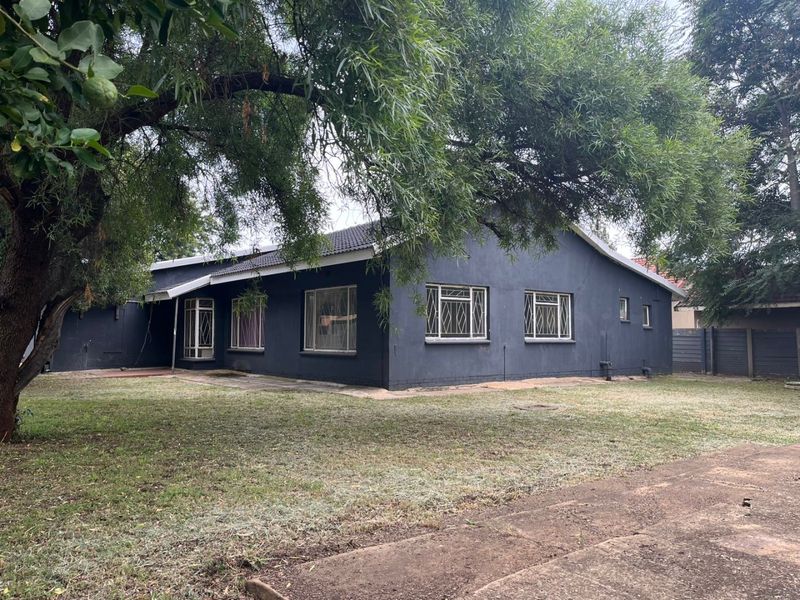 4 Bedroom House for Sale in Stilfontein Ext 4 - Photo 6