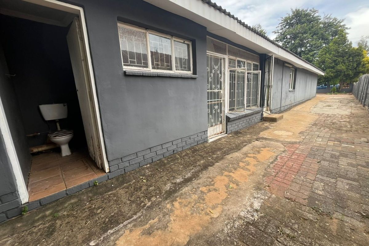 4 Bedroom House for Sale in Stilfontein Ext 4 - Photo 4