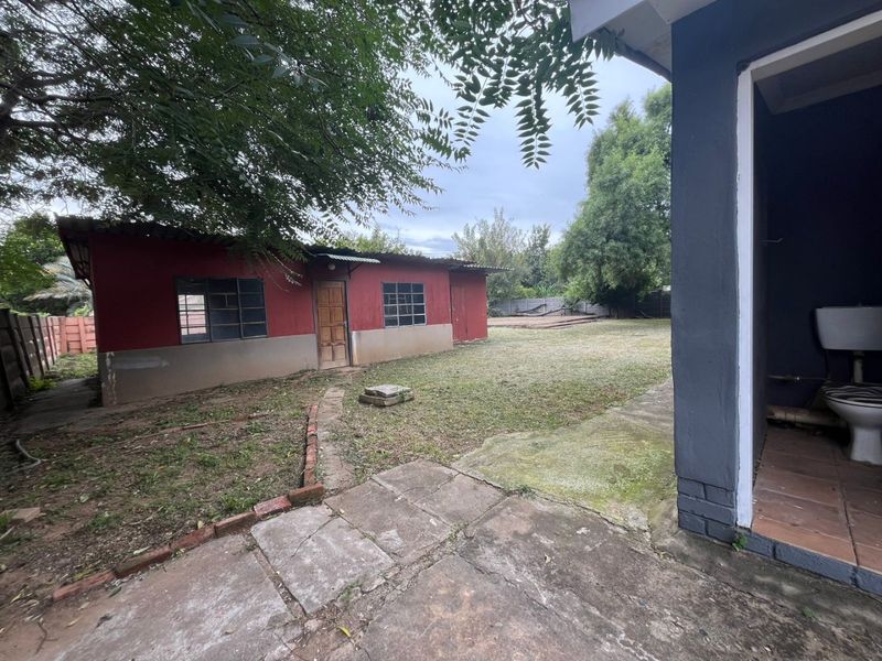 4 Bedroom House for Sale in Stilfontein Ext 4 - Photo 3