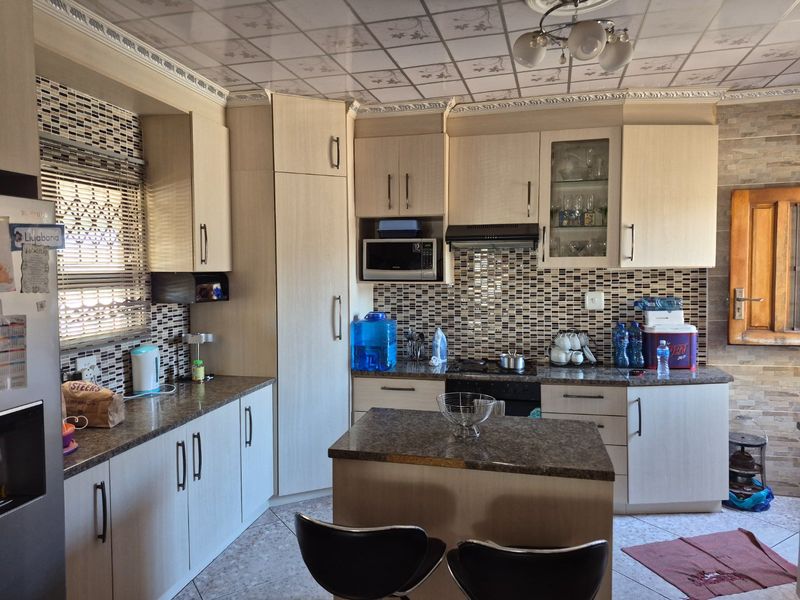 3 bedroom house for sale in KwaDwesi - Photo 3