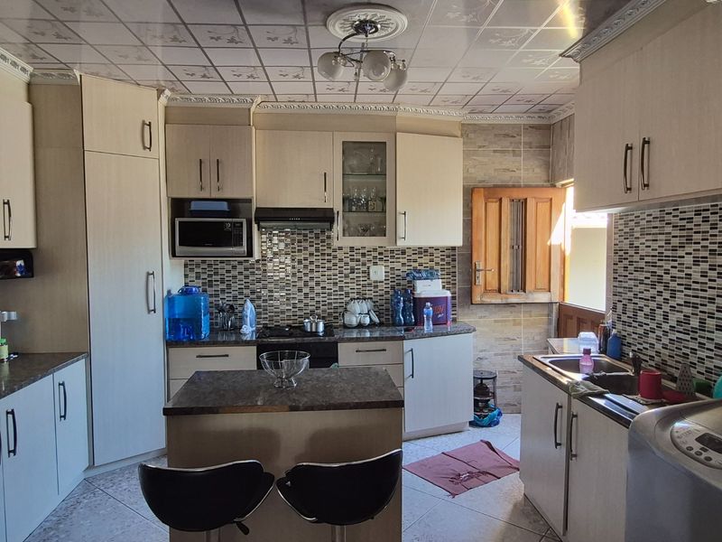 3 bedroom house for sale in KwaDwesi - Photo 8