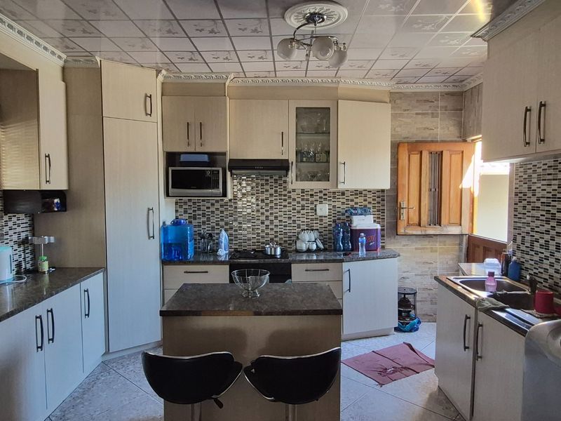 3 bedroom house for sale in KwaDwesi - Photo 7