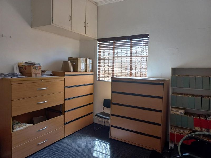 Prime Commercial Property in Belgravia – - Photo 8