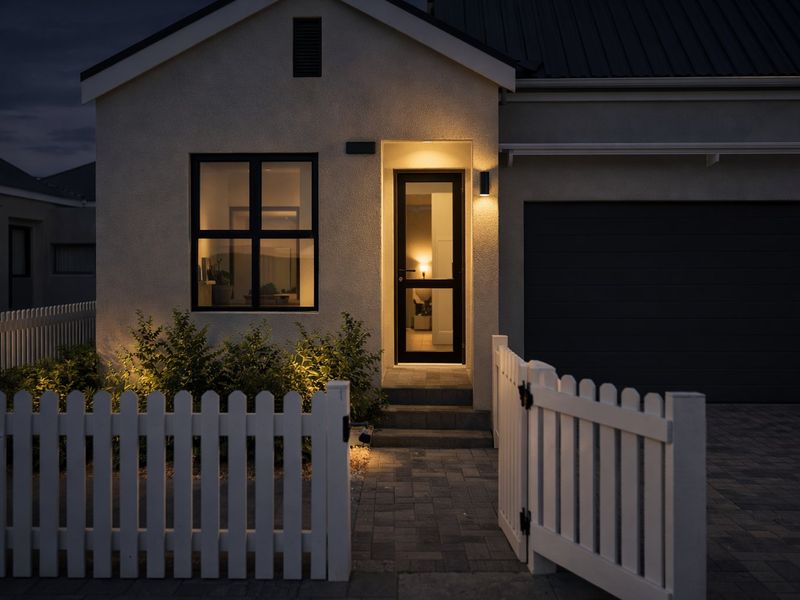 Modern Home with Mountain Views in Sought-After Stonepine Place - Photo 2