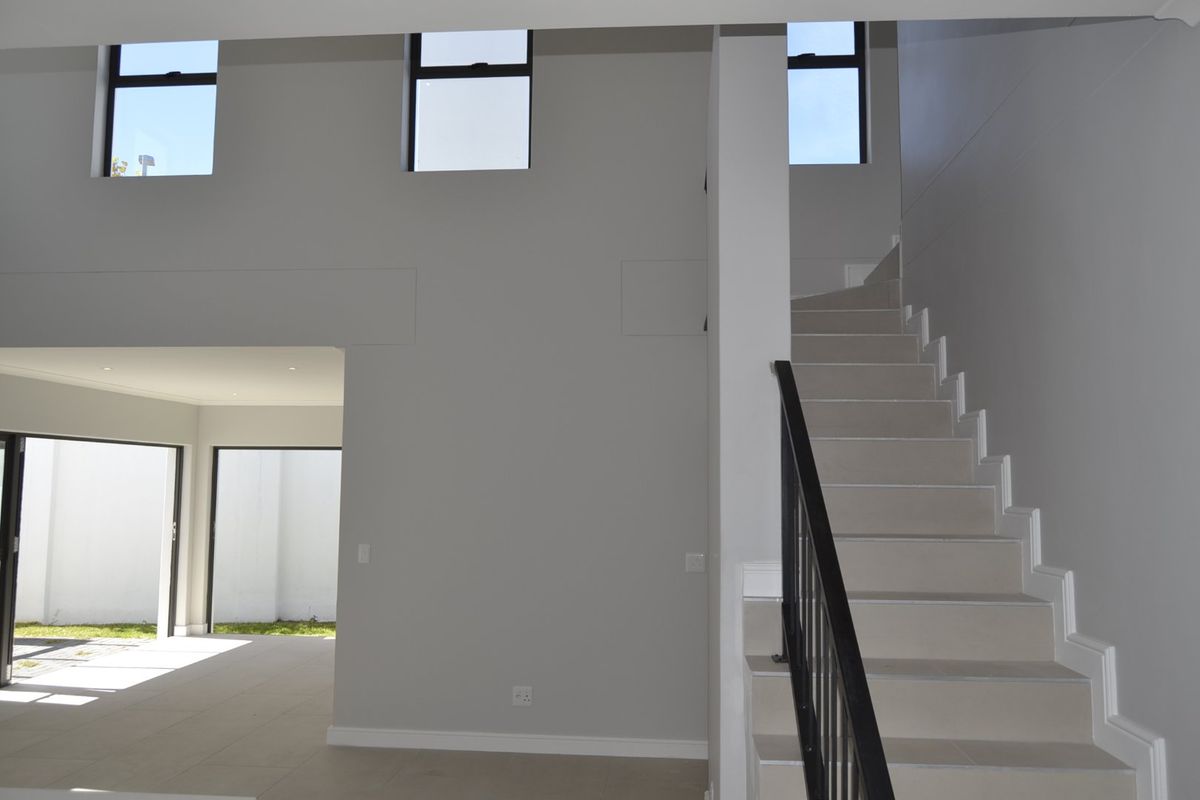 3 Bed House in Croydon Gardens Estate for Sale - Photo 4