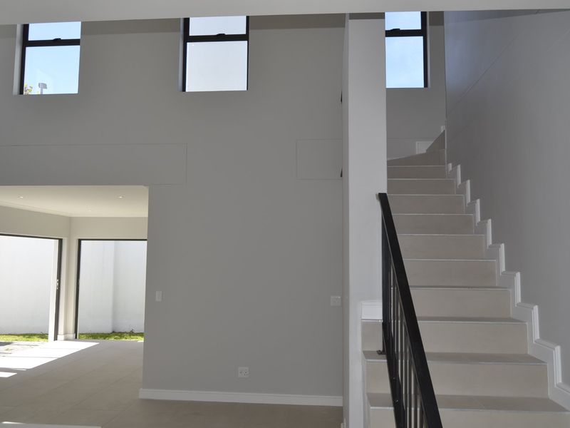 3 Bed House in Croydon Gardens Estate for Sale - Photo 4