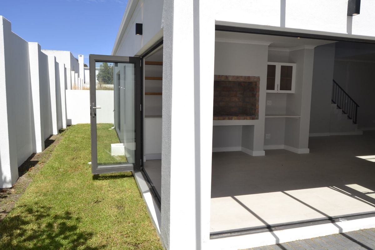 3 Bed House in Croydon Gardens Estate for Sale - Photo 3