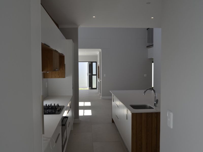 3 Bed House in Croydon Gardens Estate for Sale - Photo 8