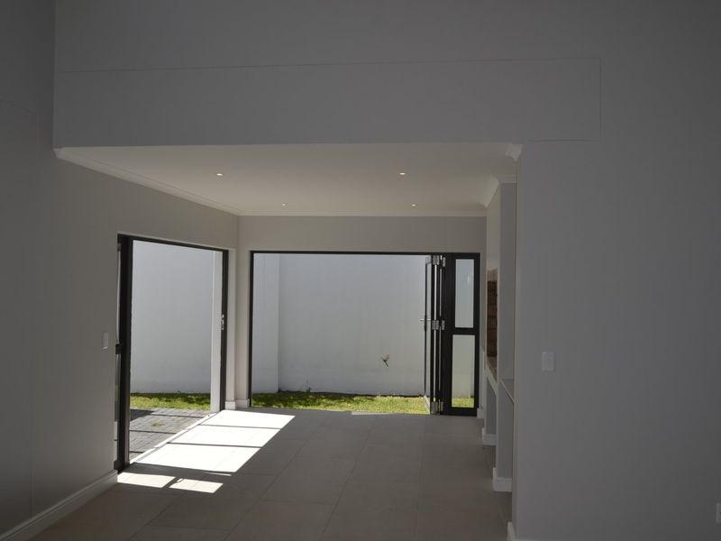 3 Bed House in Croydon Gardens Estate for Sale - Photo 6