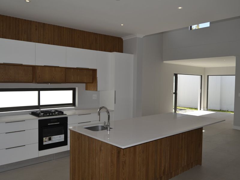 3 Bed House in Croydon Gardens Estate for Sale - Photo 2