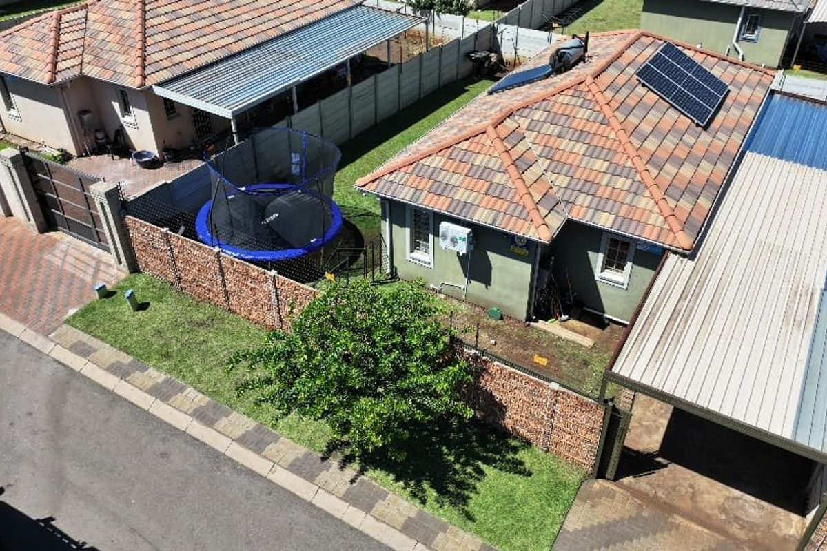 Spacious 3 bedroom and 2 bathroom house for sale in sky city  - Photo 3