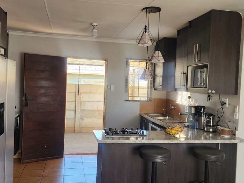 Spacious 3 bedroom and 2 bathroom house for sale in sky city  - Photo 10