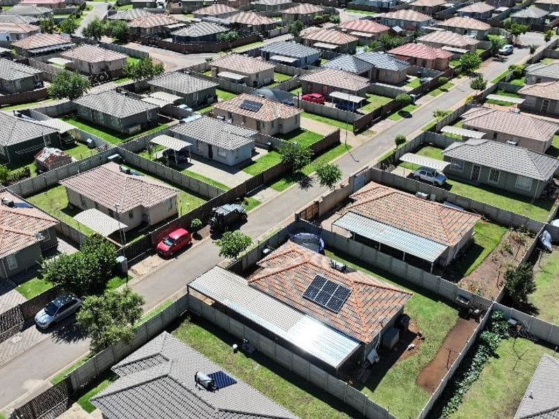 Spacious 3 bedroom and 2 bathroom house for sale in sky city  - Photo 9