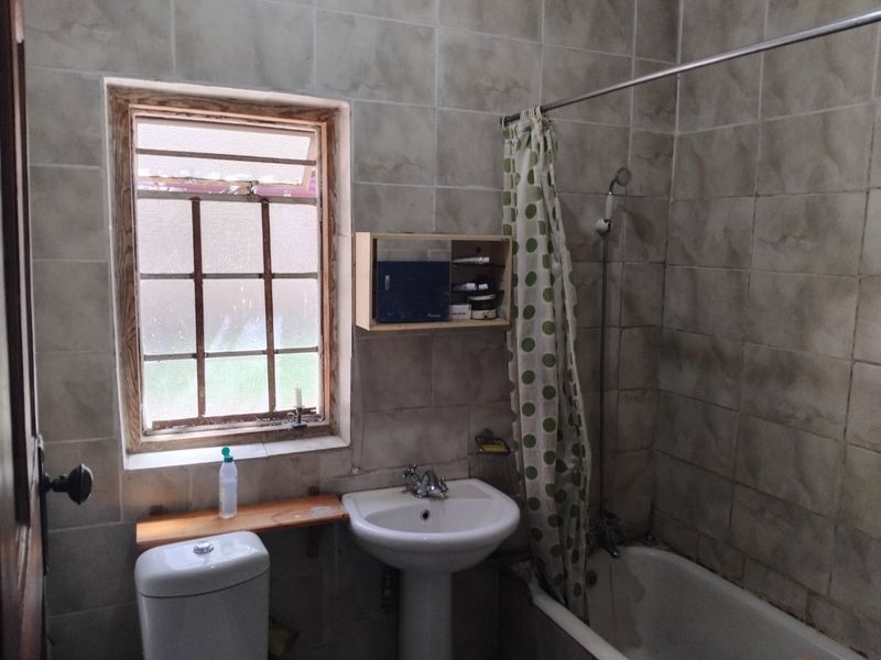 Fixer-Upper Opportunity – Great Value! - Photo 7