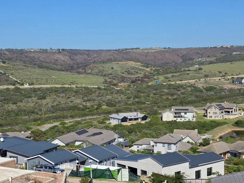 Newly Built... Freestanding House... Beautiful and Modern !!! - Photo 4