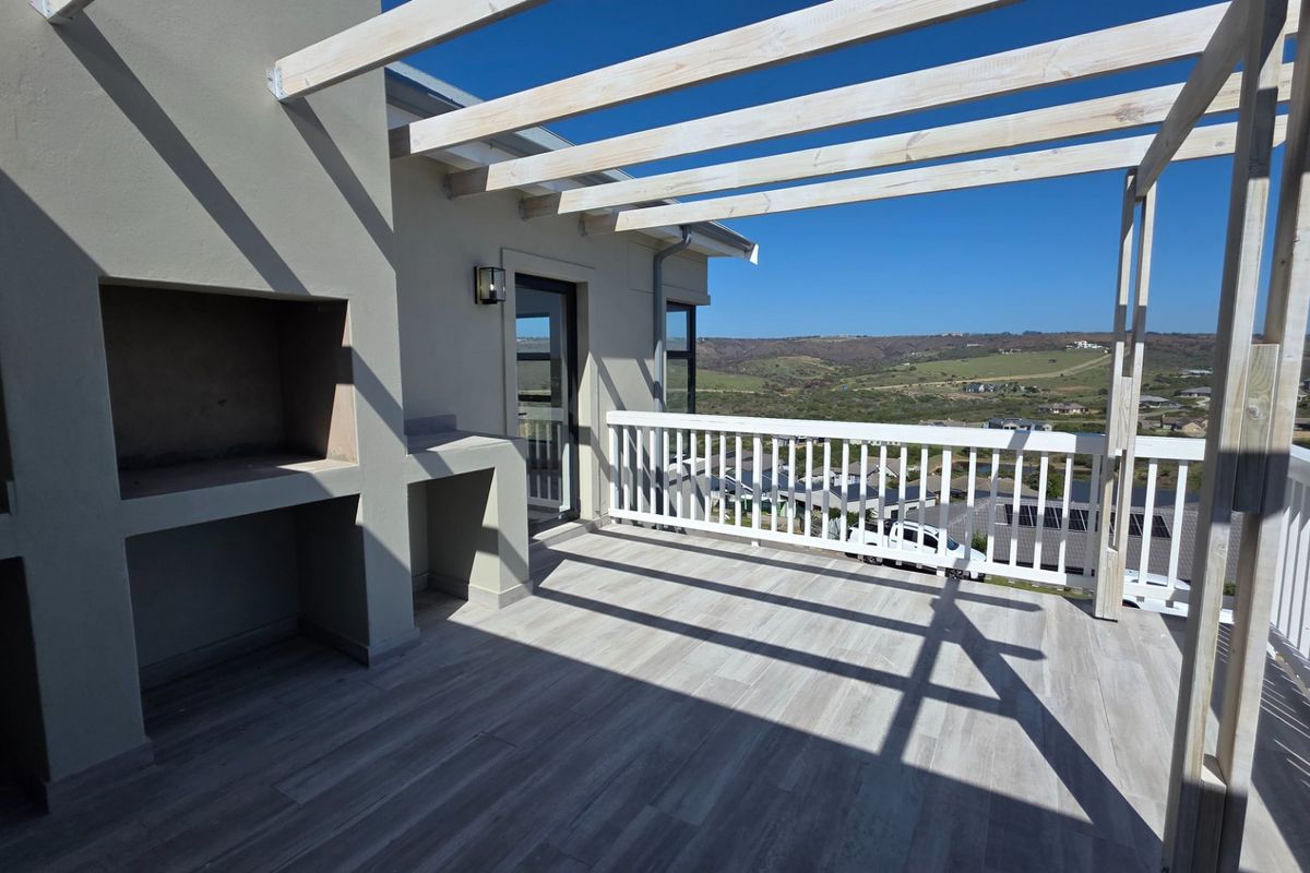 Newly Built... Freestanding House... Beautiful and Modern !!! - Photo 3