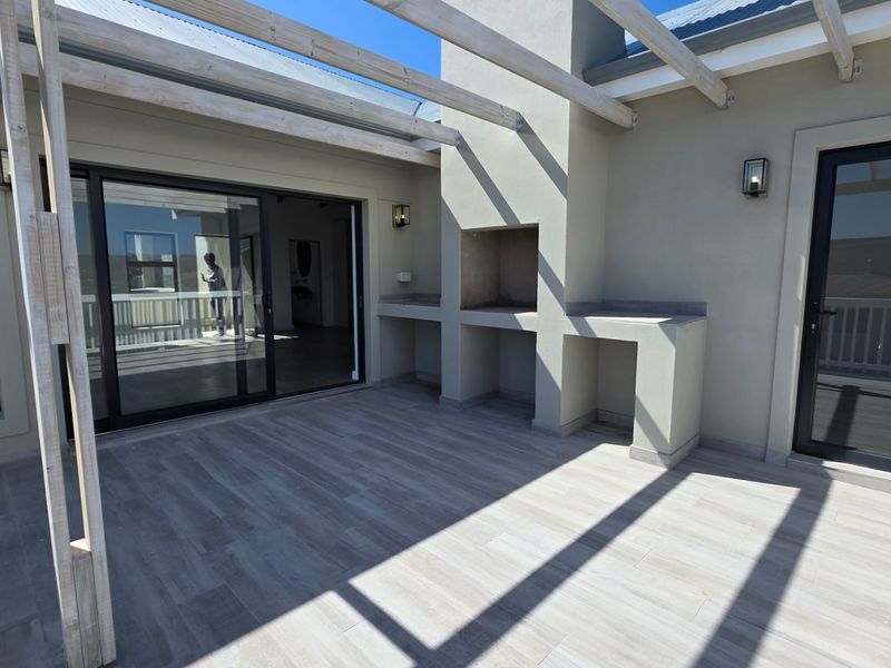 Newly Built... Freestanding House... Beautiful and Modern !!! - Photo 7