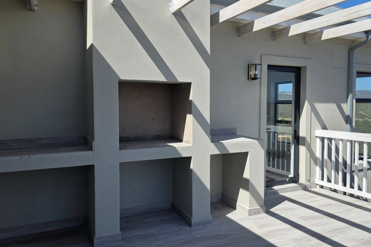 Newly Built... Freestanding House... Beautiful and Modern !!! - Photo 2