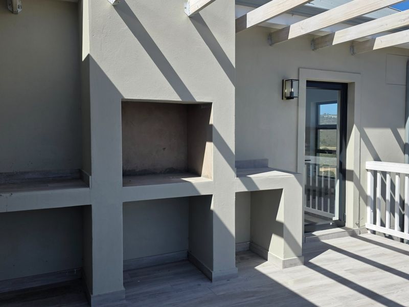 Newly Built... Freestanding House... Beautiful and Modern !!! - Photo 2