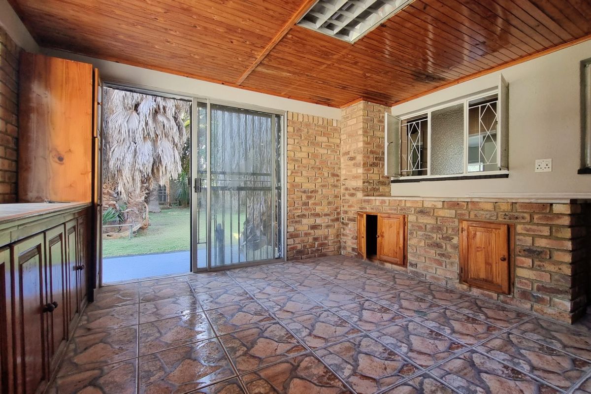 Newly Renovated Family Home with Exceptional Features - Photo 2