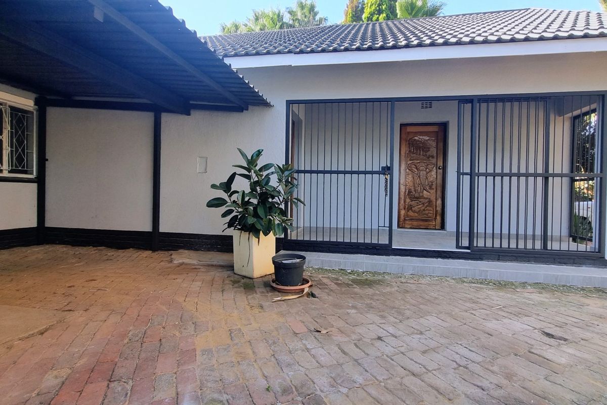 Newly Renovated Family Home with Exceptional Features - Photo 5