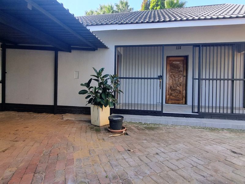 Newly Renovated Family Home with Exceptional Features - Photo 5