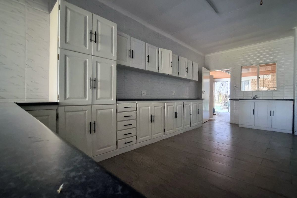 Newly Renovated Family Home with Exceptional Features - Photo 3